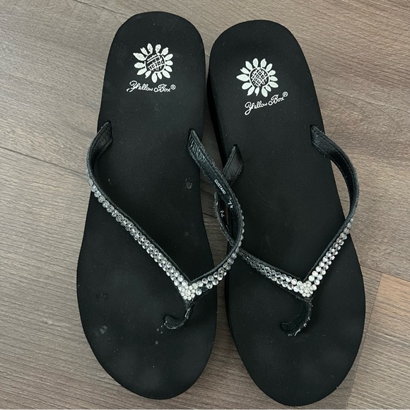 Yellow Box Custard Black Wedge Flip Flops - Embellished Rhinestone Straps Sz 7.5 - Picture 6 of 11